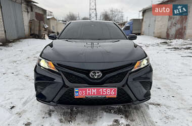 Седан Toyota Camry 2018 в Запоріжжі