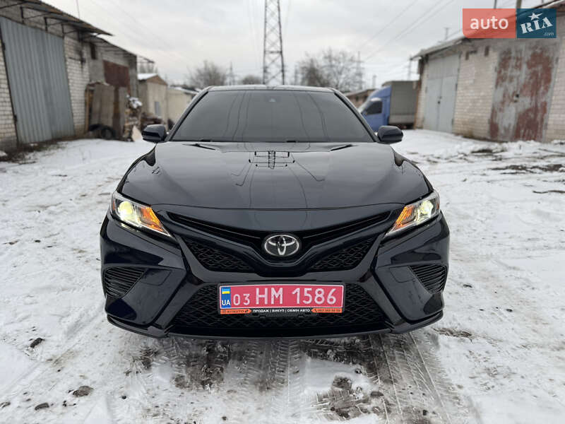Седан Toyota Camry 2018 в Запоріжжі фото Седан Toyota Camry 2018 в Запоріжжі