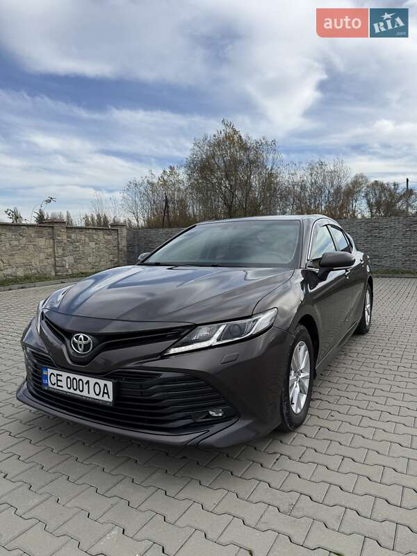 Седан Toyota Camry 2018 в Чернівцях