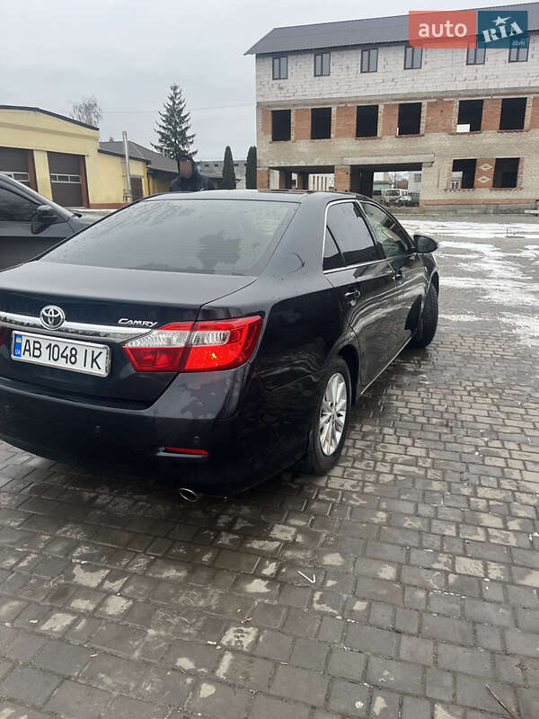Седан Toyota Camry 2012 в Ильинцах