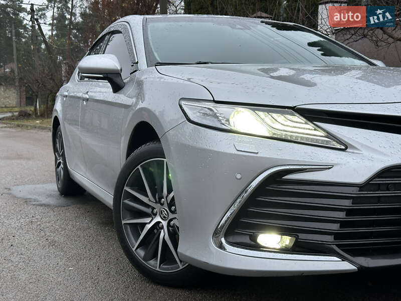Седан Toyota Camry 2023 в Києві