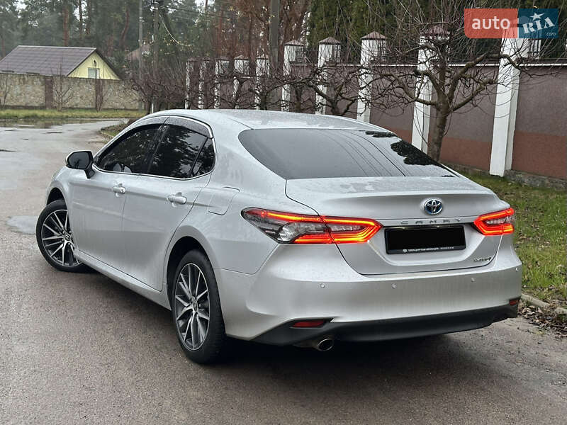 Седан Toyota Camry 2023 в Києві