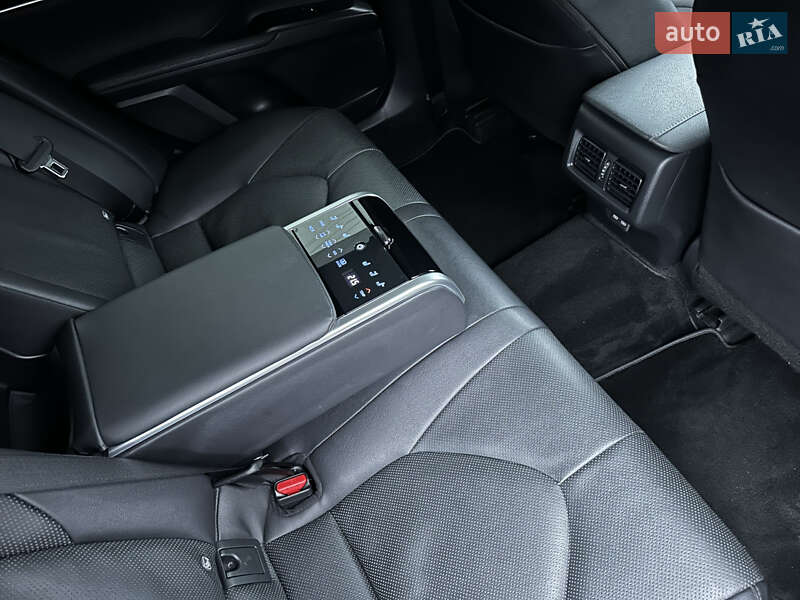 Седан Toyota Camry 2023 в Києві