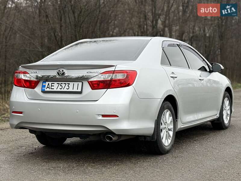 Седан Toyota Camry 2011 в Дніпрі