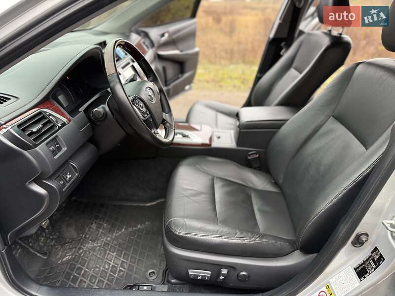 Седан Toyota Camry 2011 в Дніпрі