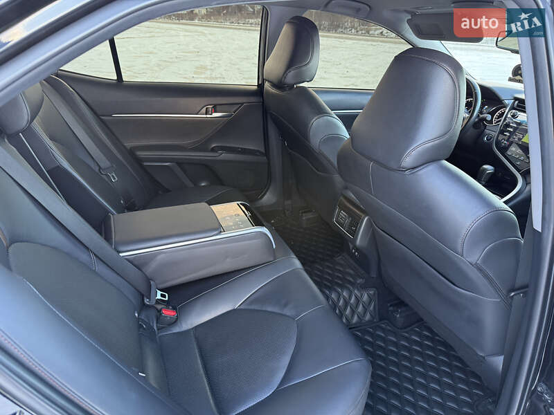 Седан Toyota Camry 2017 в Коломые