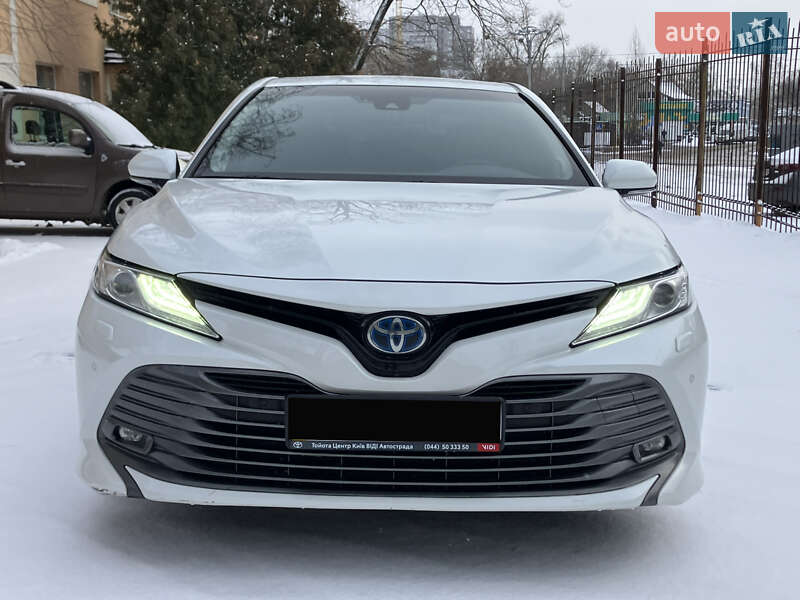 Седан Toyota Camry 2020 в Києві