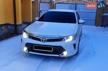 Седан Toyota Camry 2015 в Кременчуге