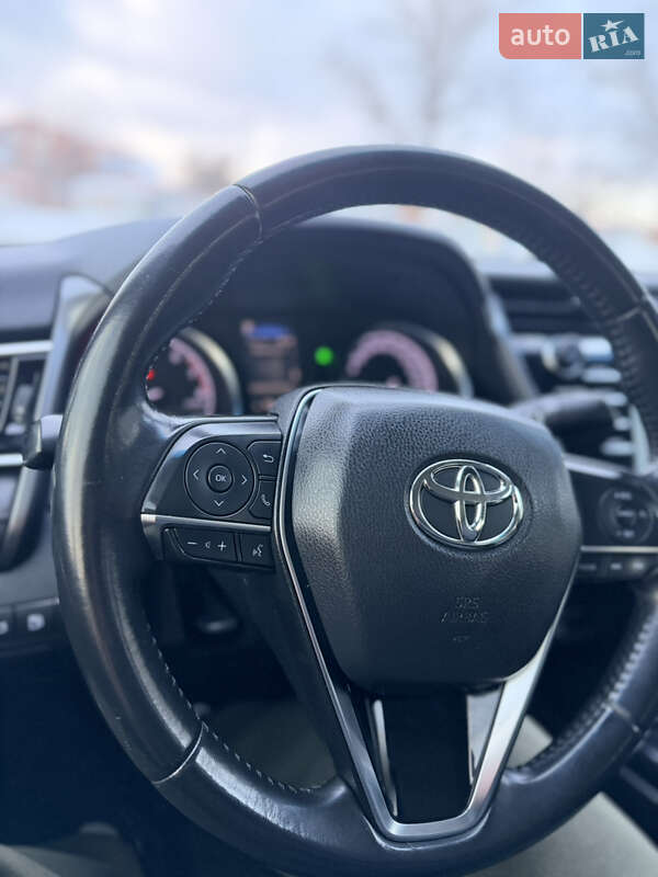 Седан Toyota Camry 2018 в Полтаві