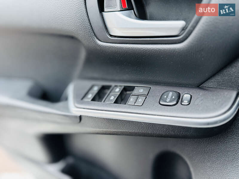 Седан Toyota Camry 2014 в Києві