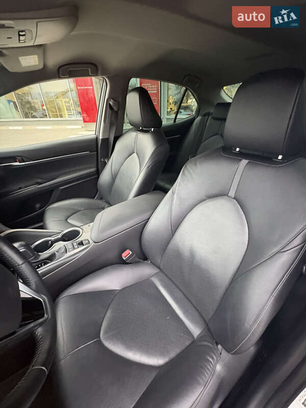 Седан Toyota Camry 2021 в Запоріжжі