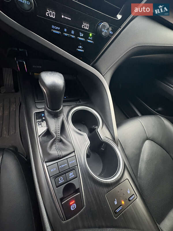 Седан Toyota Camry 2021 в Запоріжжі