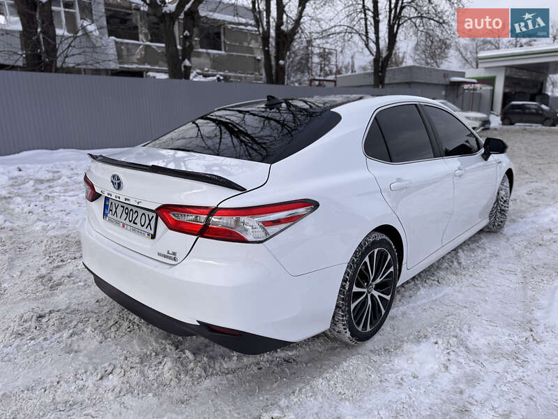 Седан Toyota Camry 2019 в Харькове