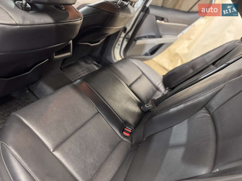 Седан Toyota Camry 2019 в Харькове