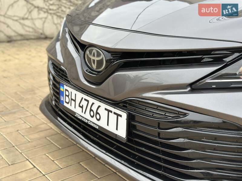 Седан Toyota Camry 2017 в Одессе