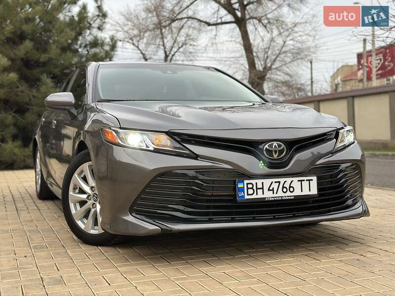 Седан Toyota Camry 2017 в Одессе