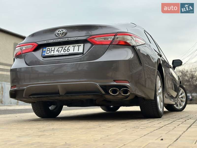 Седан Toyota Camry 2017 в Одессе