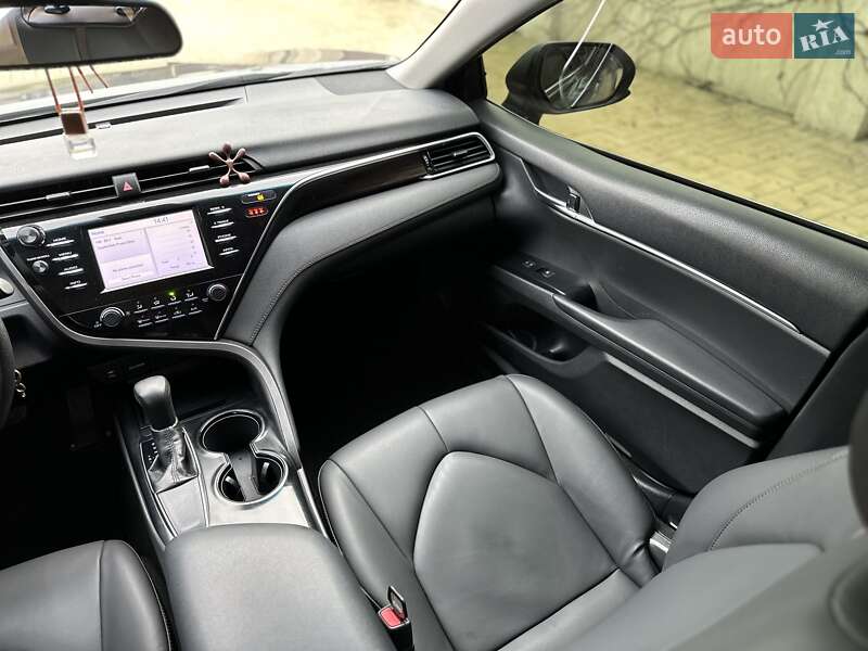 Седан Toyota Camry 2017 в Одессе