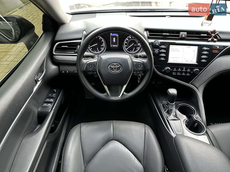 Седан Toyota Camry 2017 в Одессе