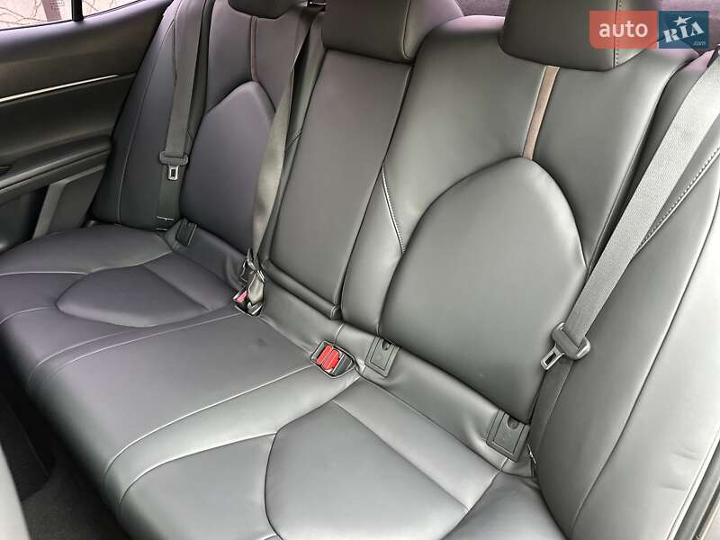 Седан Toyota Camry 2017 в Одессе