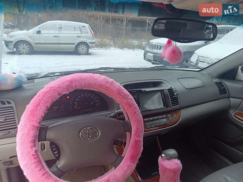 Седан Toyota Camry 2004 в Киеве