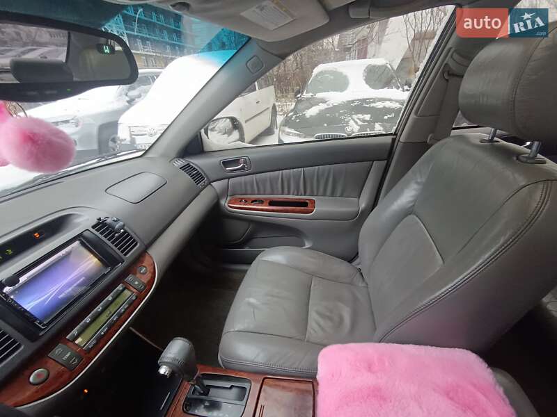 Седан Toyota Camry 2004 в Киеве