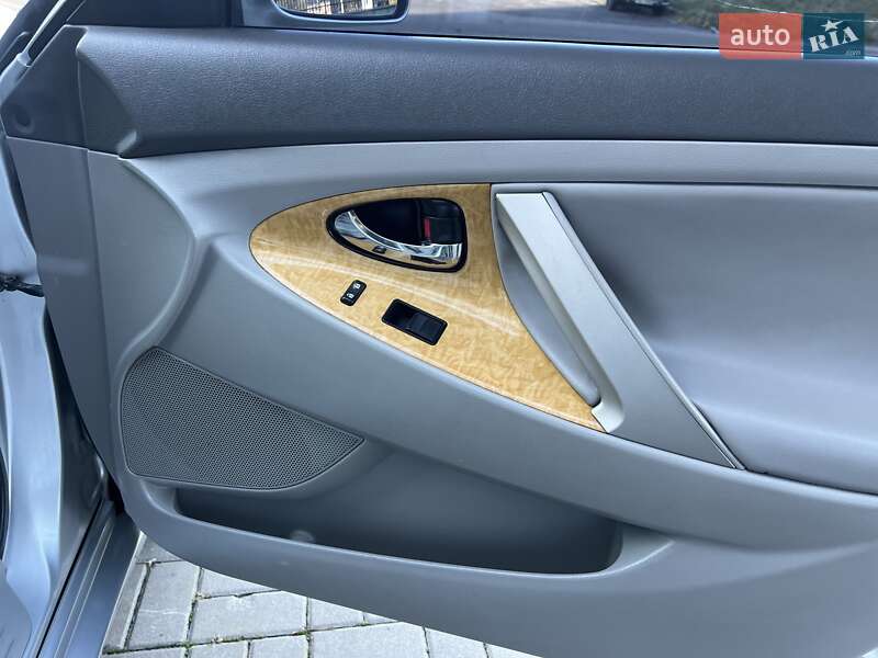 Седан Toyota Camry 2008 в Києві