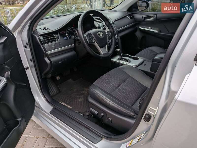 Седан Toyota Camry 2014 в Харькове