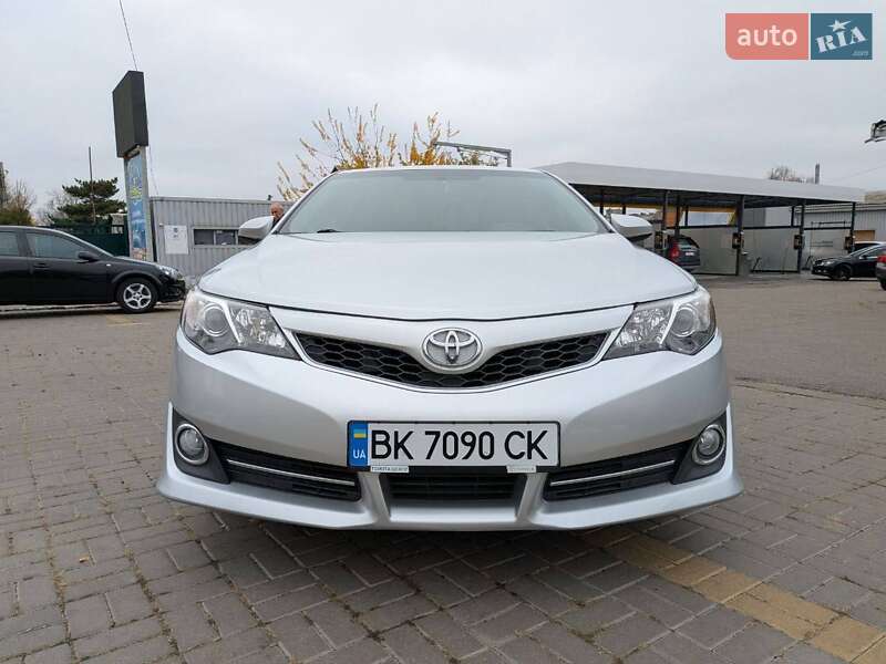 Седан Toyota Camry 2014 в Харькове