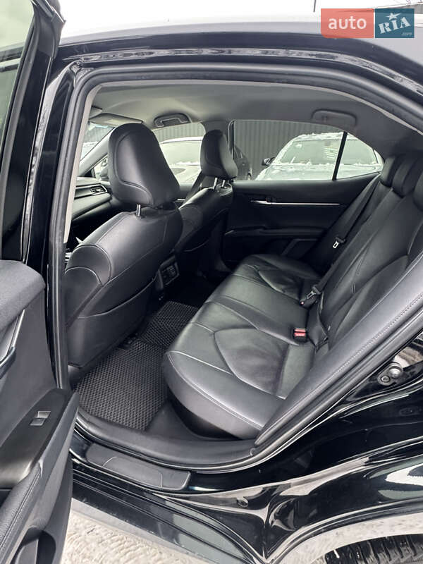 Седан Toyota Camry 2024 в Вінниці