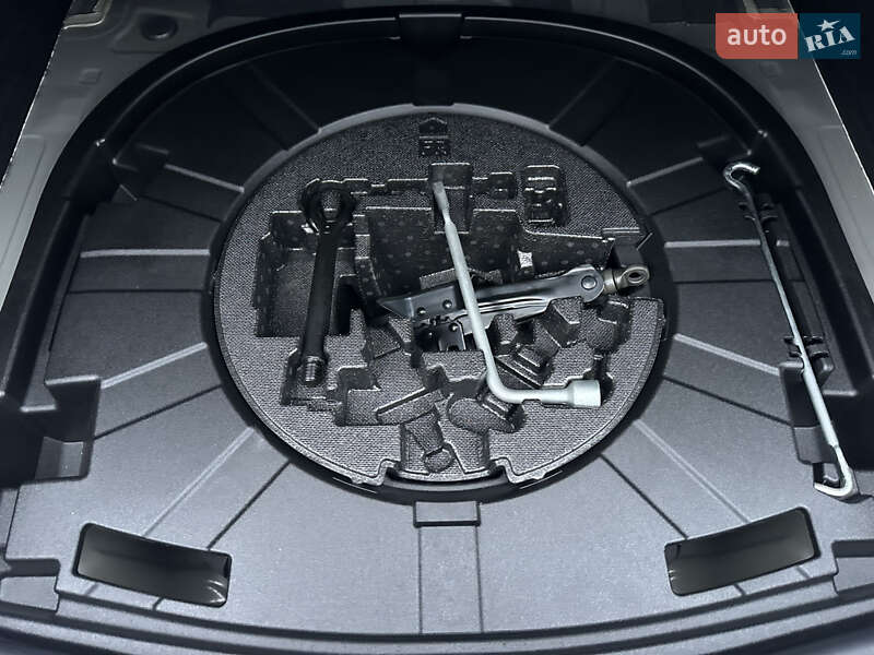 Седан Toyota Camry 2024 в Києві