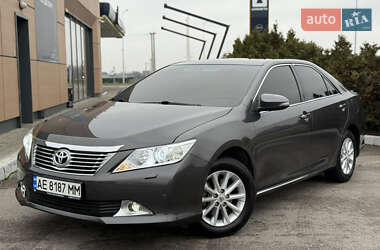 Седан Toyota Camry 2012 в Дніпрі