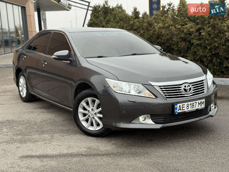 Седан Toyota Camry 2012 в Дніпрі