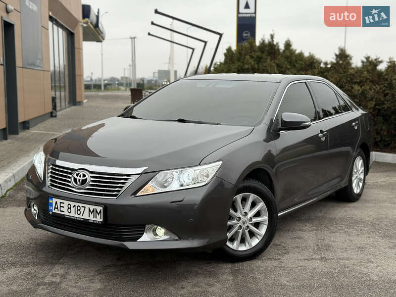 Седан Toyota Camry 2012 в Дніпрі