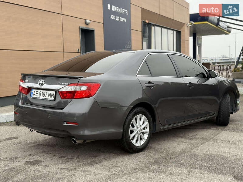 Седан Toyota Camry 2012 в Дніпрі