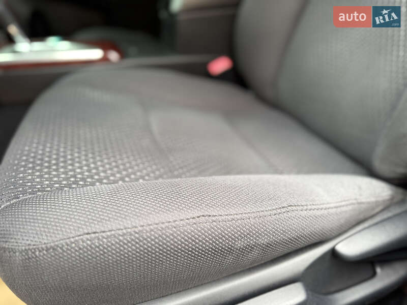 Седан Toyota Camry 2012 в Дніпрі