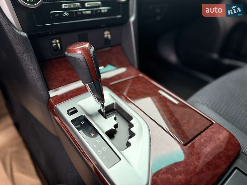 Седан Toyota Camry 2012 в Дніпрі