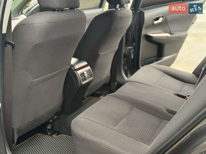 Седан Toyota Camry 2012 в Дніпрі