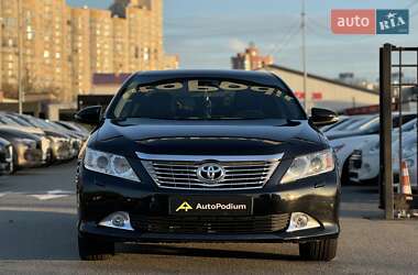 Седан Toyota Camry 2013 в Киеве