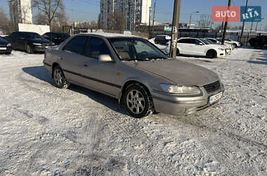 Седан Toyota Camry 1997 в Киеве