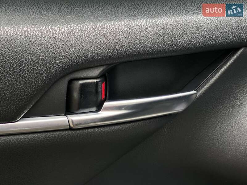 Седан Toyota Camry 2020 в Киеве фото 25 Седан Toyota Camry 2020 в Киеве