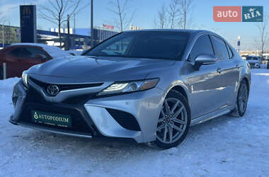 Седан Toyota Camry 2018 в Киеве