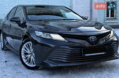 Седан Toyota Camry 2019 в Киеве