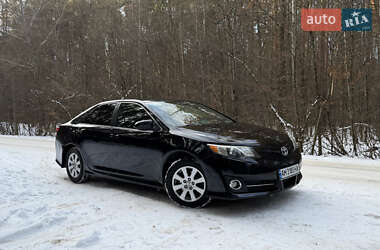 Седан Toyota Camry 2014 в Житомире