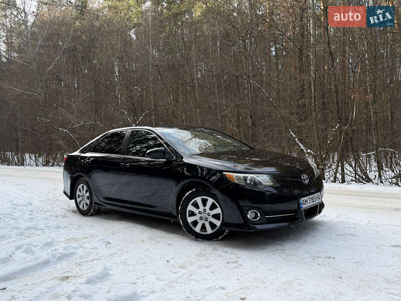 Седан Toyota Camry 2014 в Житомирі