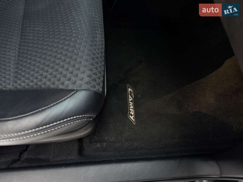 Седан Toyota Camry 2014 в Житомирі