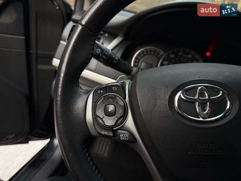 Седан Toyota Camry 2014 в Житомирі
