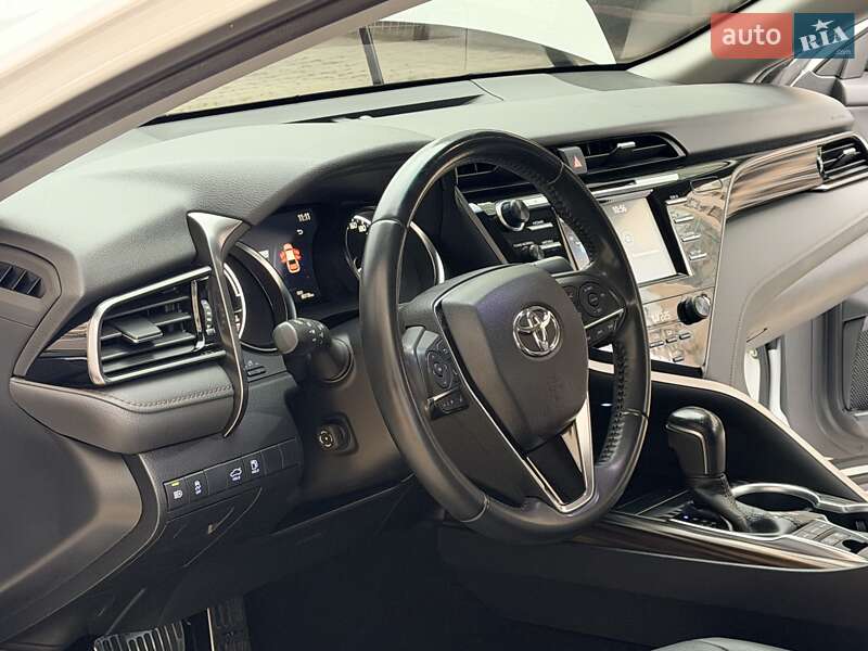 Седан Toyota Camry 2020 в Одессе