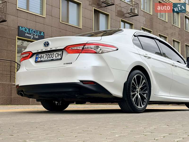 Седан Toyota Camry 2020 в Одессе