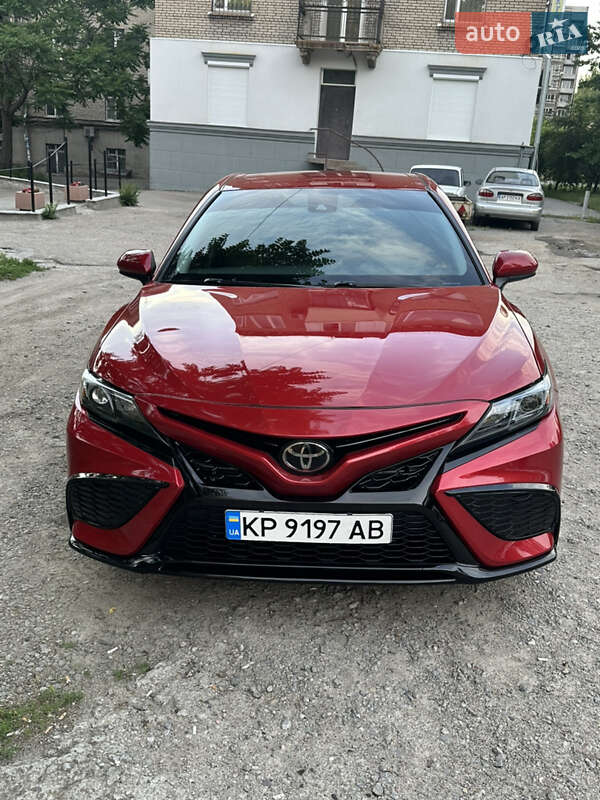 Седан Toyota Camry 2021 в Запорожье